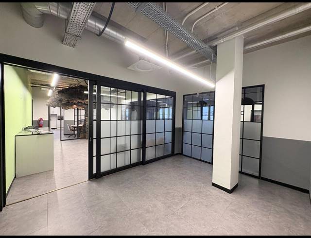 428M² OFFICE TO LET IN MAGALIESSIG